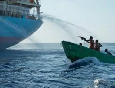 Πλοίο του κινεζικού ναυτικού και ελικόπτερο της Ινδίας απέτρεψαν Σομαλούς πειρατές